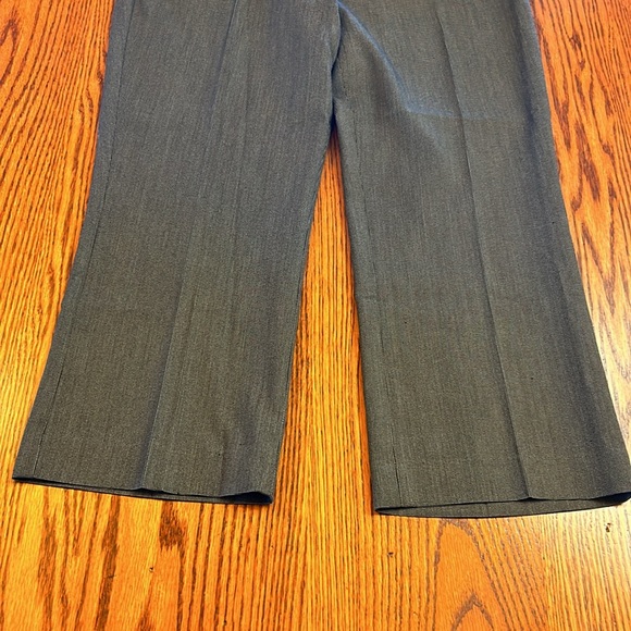 Express Design Studio Black & White Capri Pants Size 2 - Picture 7 of 10